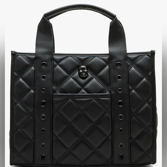 Betsey Johnson Handbags - 🖤🔹️Betsey Johnson🔹️ black Skull Tote Handbag or shoulder bag